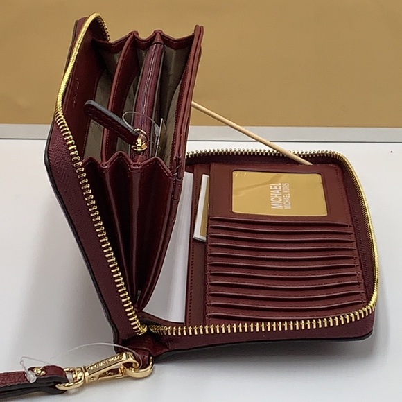MICHAEL KORS
Leather Continental Wristlet Phone Case Wallet
Oxblood
NWT - Picture 5 of 16